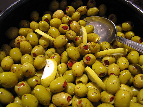 Paprika gefüllte Oliven